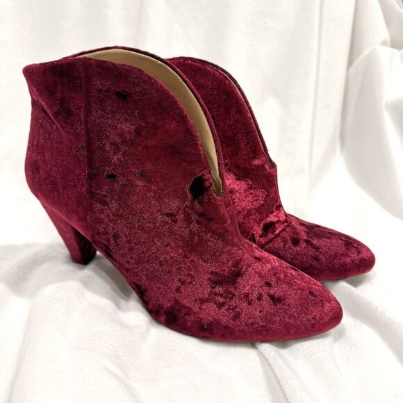 Vince Camuto Shoes - Vince Camuto Evanata Crushed Velvet Merlot Red Ankle Booties 9.5 Festive Vamp
